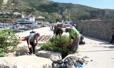 Hatay Büyükşehir Belediyesi, Hatay sahillerini temizliyor