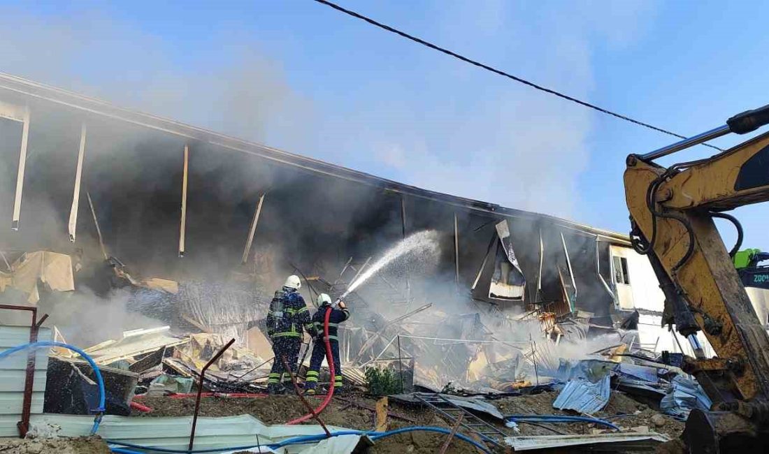 Antakya’da yaşanan yatakhane yangınıyla ilgili soruşturma başlatıldı Hatay’da işçilerin kaldığı konteyner yatakhanede çıkan yangınla ilgili savcılık tarafından