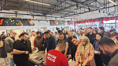 Altıneller Vestel’in Hatay Defne Mağazası Açılışına Yoğun İlgi! Altıneller Vestel'in Hatay Defne mağazası açılışına vatandaşlar yoğun ilgi gösterdi!